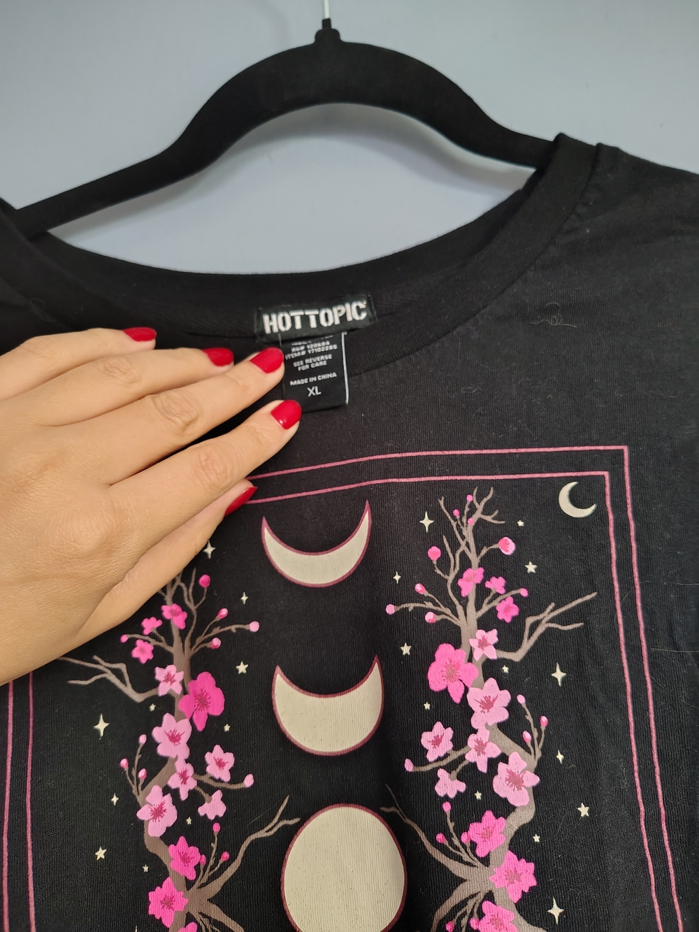 Hot Topic Black Short-Sleeve Tee with Pink Moon Graphic - Picture 4 of 5